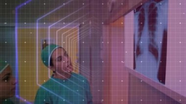 Değişik kadın doktorların röntgen fotoğraflarına bakarak hareket eden menekşe çizgilerinin animasyonu. tıp ve sağlık hizmetleri kavramı dijital olarak üretilen video.