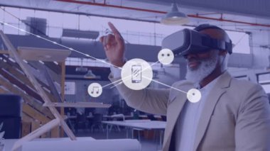 VR kulaklık kullanan Afro-Amerikan iş adamlarıyla olan bağlantıların animasyonu. küresel iş, finans, bağlantılar ve dijital arayüz konsepti dijital olarak oluşturulmuş video.