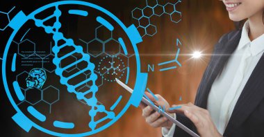 Tablet kullanan bir iş kadını üzerinde DNA ve tıbbi veri işleme bileşimi. küresel tıp ve bilim dijital arayüz ve teknoloji konsepti dijital olarak oluşturulmuş görüntü.