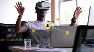 VR kulaklık kullanan Afro-Amerikan iş adamlarıyla olan bağlantıların animasyonu. küresel iş, finans, bağlantılar ve dijital arayüz konsepti dijital olarak oluşturulmuş video.