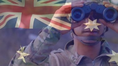 Dürbün kullanan beyaz erkek asker üzerinde Avustralya bayrağı animasyonu. savaş, ordu, kamu savunması ve vatanseverlik kavramı dijital olarak oluşturulmuş video.