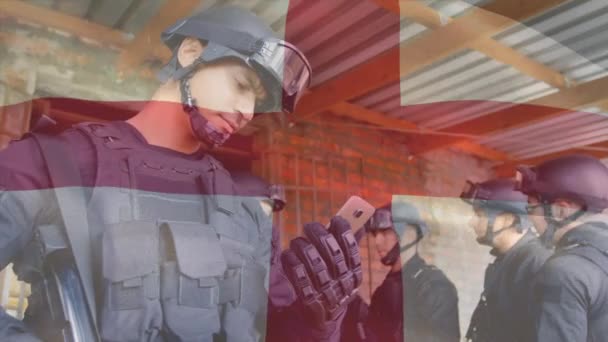 Zırhlı Akıllı Telefonlu Çeşitli Askerler Üzerinde Ngiliz Bayrağının Animasyonu Savaş — Stok video
