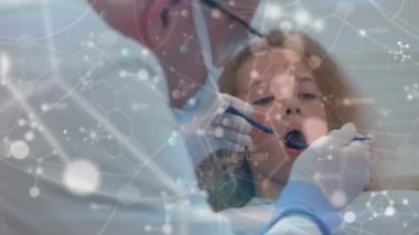 Kafkas erkek dişçi ve kız üzerinde bağlantı ağı ve DNA animasyonu. tıp, sağlık, bilim ve teknoloji konsepti dijital olarak üretilen video.