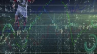 Kafkas erkek futbolcu üzerinde veri işleme animasyonu. global spor ve dijital arayüz konsepti dijital olarak oluşturulmuş video.