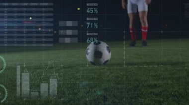 Kafkas erkek futbolcu üzerinde veri işleme animasyonu. global spor ve dijital arayüz konsepti dijital olarak oluşturulmuş video.