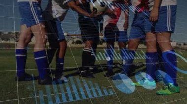 Kafkasyalı kadın futbolcuların veri işleme animasyonları. global spor ve dijital arayüz konsepti dijital olarak oluşturulmuş video.