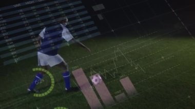 Afro-Amerikan erkek futbolcu üzerinden veri işleme animasyonu. global spor ve dijital arayüz konsepti dijital olarak oluşturulmuş video.