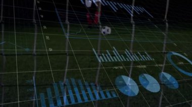 Afro-Amerikan erkek futbolcu üzerinden veri işleme animasyonu. global spor ve dijital arayüz konsepti dijital olarak oluşturulmuş video.