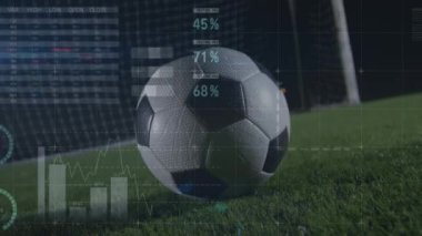 Spor stadyumunda futbol üzerinden veri işleme animasyonu. global spor ve dijital arayüz konsepti dijital olarak oluşturulmuş video.