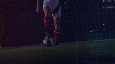 Kafkas erkek futbolcu üzerinde veri işleme animasyonu. global spor ve dijital arayüz konsepti dijital olarak oluşturulmuş video.