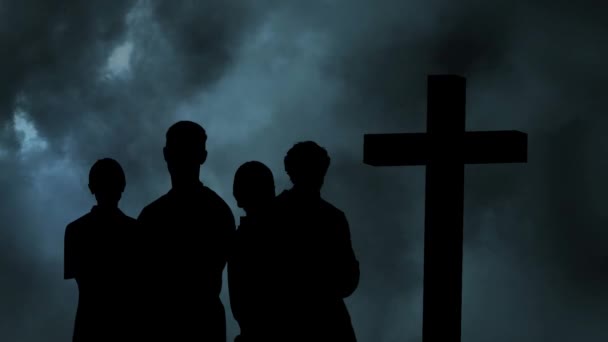 Animatie Van Silhouet Van Mensen Boven Wolken Kruis Religie Geloof — Stockvideo