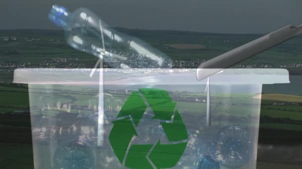 Анімація Зеленого Знака Переробки Над Коробкою Пластиковими Пляшками Вітровою Турбіною — стокове відео