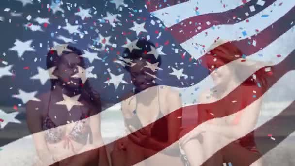 Animatie Van Amerikaanse Vlag Confetti Diverse Vrouwelijke Vrienden Het Strand — Stockvideo