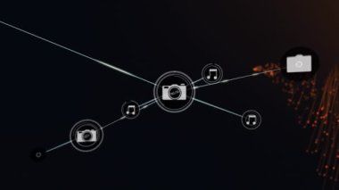 Siyah zemin üzerinde turuncu enerji üzerinden bağlantı ağının animasyonu. küresel bağlantılar, iş dünyası, dijital arayüz, teknoloji ve ağ konsepti dijital olarak oluşturulmuş video.