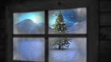 Noel ağacının üzerine düşen kar animasyonu ve pencereden görülen kış manzarası. Noel, gelenek ve kutlama konsepti dijital olarak oluşturuldu.