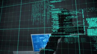 Kafkas erkek hacker 'ın dizüstü bilgisayar kullanarak veri işleme animasyonu. küresel çevrimiçi güvenlik, siber suç, bilgisayar, teknoloji ve veri işleme kavramı dijital olarak oluşturulmuş video.