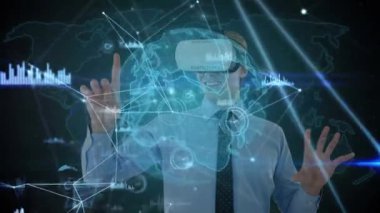 Kafkasyalı iş adamının VR kulaklığı takarak bağlantı ağının animasyonu. küresel bağlantılar, ağlar ve veri işleme konsepti dijital olarak oluşturulmuş video.