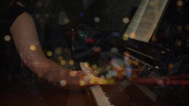 Kafkasyalı bir kadının piyano çalmasıyla ilgili bulanık yol trafiği animasyonu. parti, müzik ve eğlence konsepti dijital olarak oluşturulmuş video.
