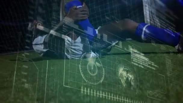 非洲裔美国男足球员在体育场受伤后的数据处理动画 全球体育 网络连接和数字视频技术概念 — 图库视频影像
