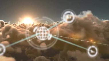 Gökyüzü üzerindeki bulutlarla bağlantı ağının animasyonu. küresel ağlar, bağlantılar ve dijital arayüz konsepti dijital olarak oluşturulmuş video.