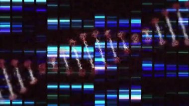 Siyah uzayda değişen ışıkların üzerinde dönen DNA zincirinin animasyonu. İnsan biyolojisi, bilim, teknoloji ve veri işleme konsepti dijital olarak oluşturulmuş video.