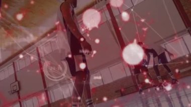 Sahadaki çeşitli erkek basketbol oyuncuları üzerinden bağlantı ağının animasyonu. küresel spor, rekabet ve teknoloji konsepti dijital olarak oluşturulmuş video.