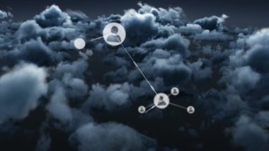 Gökyüzü üzerindeki bulutlarla insan ilişkilerinin animasyonu. küresel ağlar, bağlantılar ve dijital arayüz konsepti dijital olarak oluşturulmuş video.