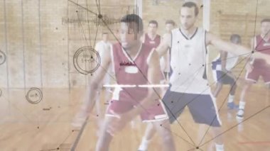 Çeşitli basketbol oyuncuları üzerinde Sevgililer Günü metni ve veri işleme animasyonu. global spor ve dijital arayüz konsepti dijital olarak oluşturulmuş video.