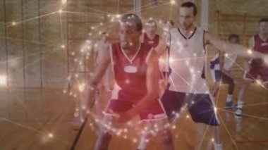 Sevgililer Günü mesajlarının animasyonu ve spor salonundaki çeşitli basketbol oyuncuları grubunun üzerindeki lekeler. global spor ve dijital arayüz konsepti dijital olarak oluşturulmuş video.