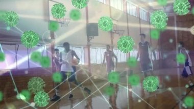 Virüs hücrelerinin animasyonu ve spor salonundaki çeşitli basketbol oyuncuları grubuyla bağlantı ağı. global spor ve dijital arayüz konsepti dijital olarak oluşturulmuş video.