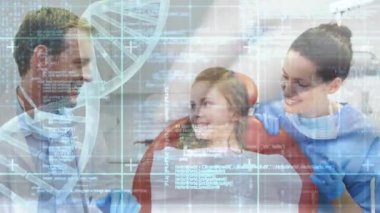 Kafkasyalı dişçi ve kız hasta üzerinde DNA iplikçikleri ve veri işleme animasyonu. küresel tıp, veri işleme ve dijital arayüz kavramı dijital olarak oluşturulmuş video.