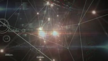 Siyah arkaplanda veri işleme ve bağlantı ağının animasyonu. küresel iş ve dijital arayüz kavramı dijital olarak oluşturulmuş video.