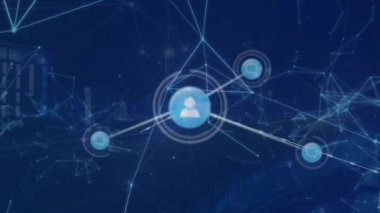 Şehir manzarası üzerindeki simgelerle bağlantı ağının animasyonu. küresel iş ve dijital arayüz kavramı dijital olarak oluşturulmuş video.
