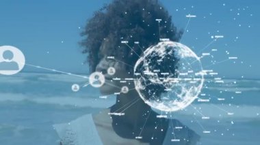 Sahildeki Afro-Amerikan kadınlarının ikonlarıyla olan bağlantılarının animasyonu. Sosyal medya ve iletişim arayüzü kavramı dijital olarak oluşturulmuş video.