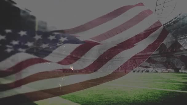 Amerikan Bayrağının Spor Stadyumunda Dalgalanması Havai Fişekler Vatanseverlik Kutlama Konsepti — Stok video
