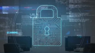 Ofisteki bilgisayarlar üzerinde entegre devreli dijital asma kilit animasyonu. dijital güvenlik, veri ve iş güvenliği ve teknoloji konsepti dijital olarak oluşturulmuş video.