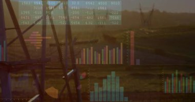 İnşaat alanına karşı finansal veri işlemenin birleşik videosu. küresel finans ve iş teknolojisi kavramı