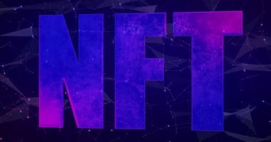 Menekşe arkaplan üzerinde bağlantıları olan mor nft metin animasyonu. küresel ağ, dijital kaynaklar, teknoloji ve dijital arayüz kavramı dijital olarak oluşturulmuş video.