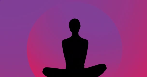 Animación Mujer Meditando Silueta Sobre Fondo Púrpura Día Mundial Meditación — Vídeo de stock