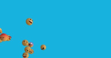 Mavi gökyüzünde bulutlarla süzülen duygu simgelerinin animasyonu. küresel sosyal medya, bağlantılar ve veri işleme konsepti dijital olarak oluşturulmuş video.