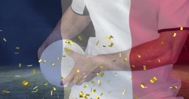 Gouden Confetti Franse Zwaaiende Vlag Tegen Kaukasische Mannelijke Rugbyspeler Die — Stockvideo