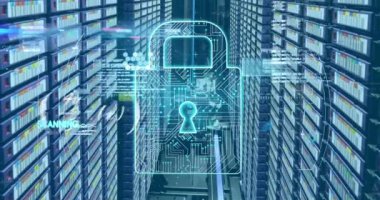 Sunucu odasında asma kilit simgesi ve veri işleme animasyonu. küresel bilim ve teknoloji konsepti dijital olarak üretilen video.