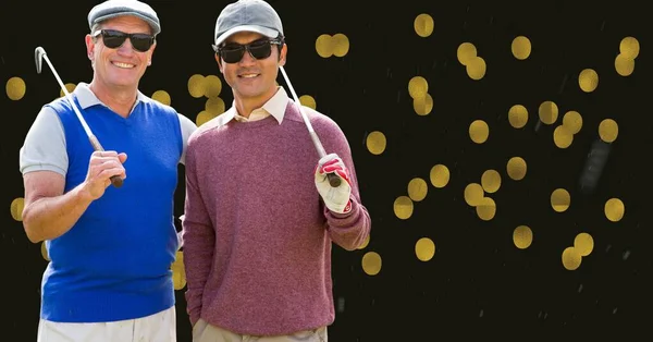 Zwei Verschiedene Männliche Golfspieler Vor Goldenen Lichtpunkten Auf Schwarzem Hintergrund — Stockfoto