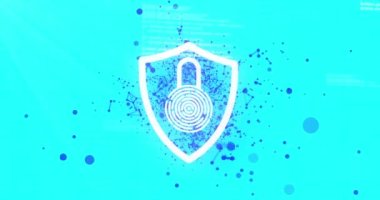 Mavi arka planı ve bağlantıları olan asma kilitli dijital kalkanın animasyonu. küresel ağ, İnternet güvenliği ve veri güvenliği konsepti dijital olarak oluşturulmuş video.