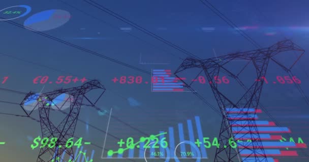 青い空に対する高電圧タワー上の財務データ処理 世界の金融とテクノロジーの概念 — ストック動画
