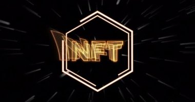 Siyah arkaplan üzerinde hareket eden nft şifreleme sembollerinin animasyonu. küresel iş, finans ve dijital arayüz kavramı dijital olarak oluşturulmuş video.