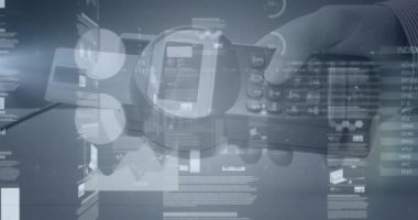 Beyaz adamın ödeme terminali üzerinden grafiklerin ve finansal verilerin animasyonu. finans, ekonomi, temassız ödemeler ve dijital olarak üretilen teknoloji konsepti.