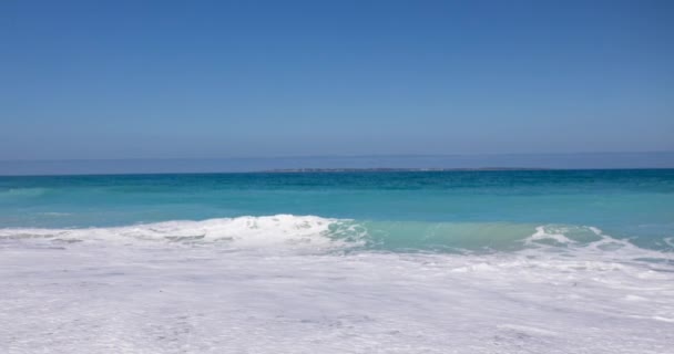 Animasi Musim Panas Sini Teks Atas Pantai Konsep Hari Pertama — Stok Video