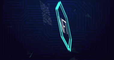 Nft metninin neon altıgenle canlandırılması ve bilgisayar devre kartının üzerinde veri işlemesi. küresel teknoloji ve dijital arayüz kavramı dijital olarak oluşturulmuş video.