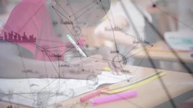 Okul çocuğu yazıları üzerinden bağlantı ağının animasyonu. küresel eğitim, dijital arayüz, teknoloji ve ağ konsepti dijital olarak oluşturulmuş video.